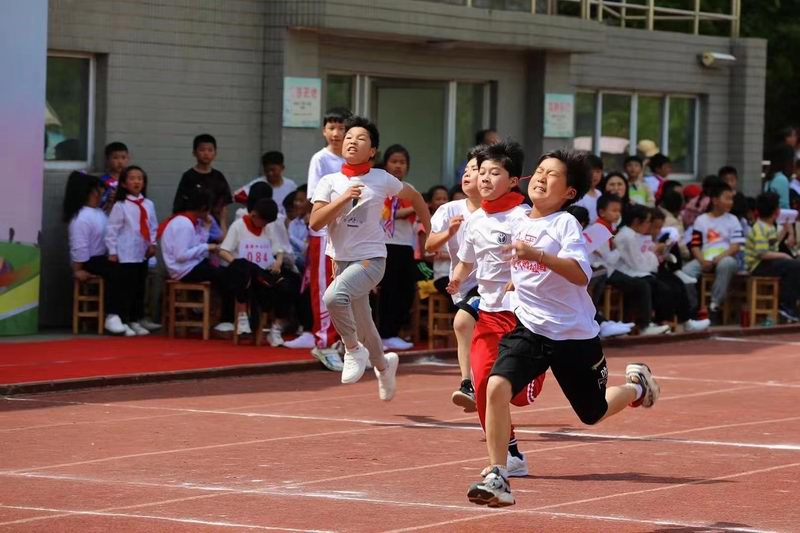 12、《力争上游》周其利摄影.jpg 12、《力争上游》周其利摄影.jpg