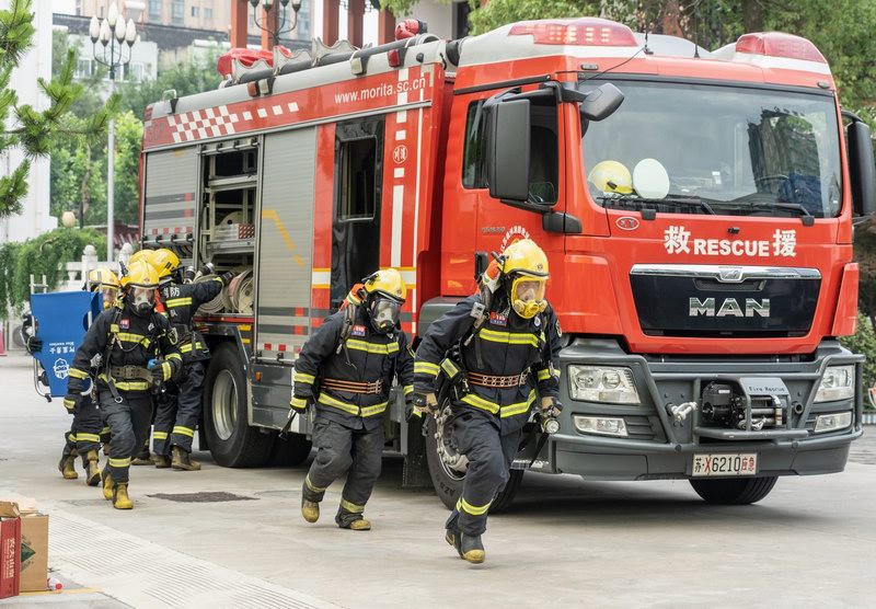 《任务》摄影范小平.jpg 《任务》摄影范小平.jpg